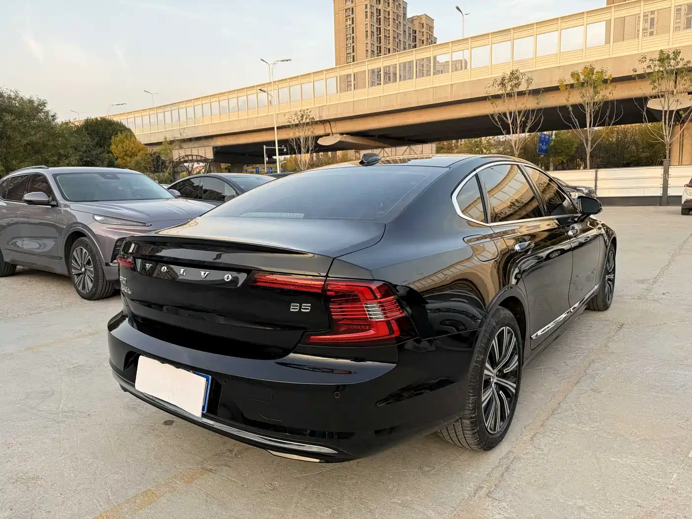 VOLVO S90