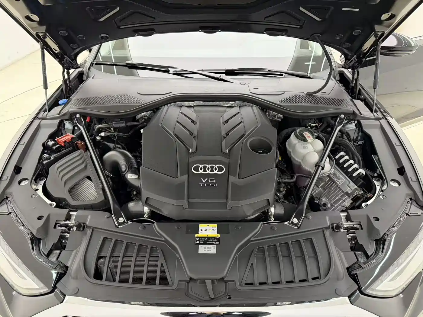 Audi A8 2024 Model A8L 50 TFSI quattro Executive фото 31