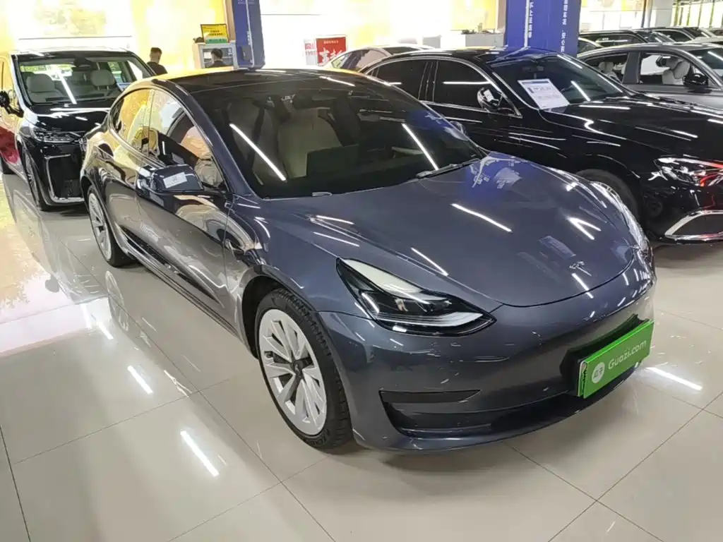 Фото 4 - Tesla Model 3