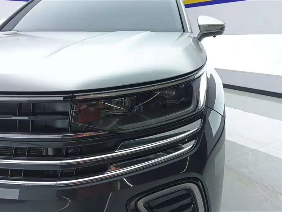 Volkswagen Talagon 2023 330TSI Luxury Touring Edition фото 5