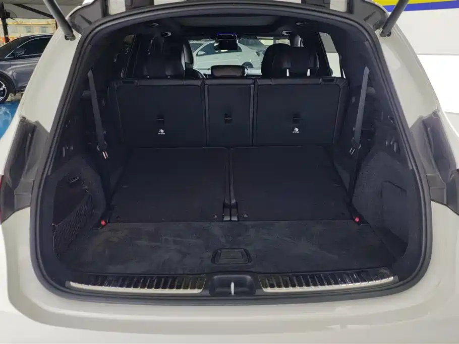 Mercedes-Benz GLC 2023 GLC 260 L 4MATIC Luxury 7-Seater фото 4