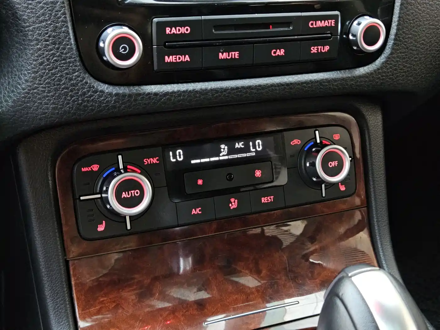 Volkswagen Touareg 2014 3.0TSI New Edge Edition фото 17