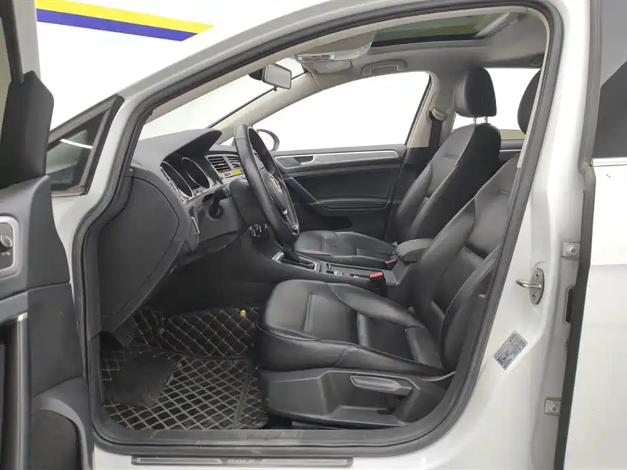 Volkswagen Golf 2020 Beloved Edition 280TSI DSG Comfort фото 9
