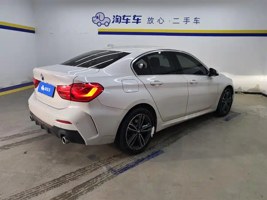 BMW 1 Series 2021 120i M Sport фото 3