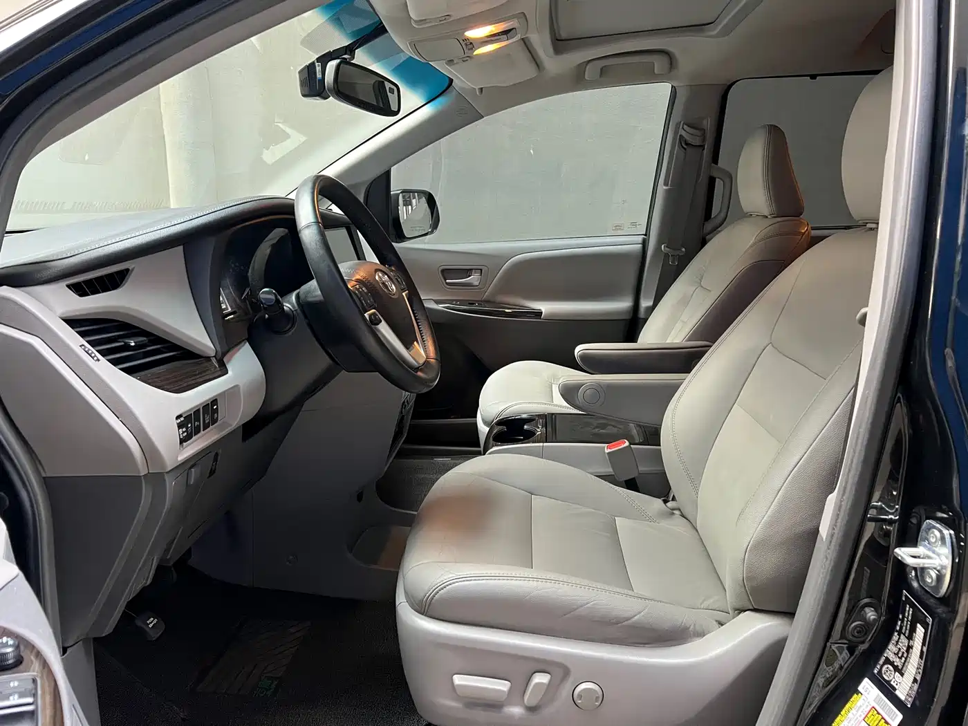 Toyota Sienna 2015 3.5L 4WD L фото 7