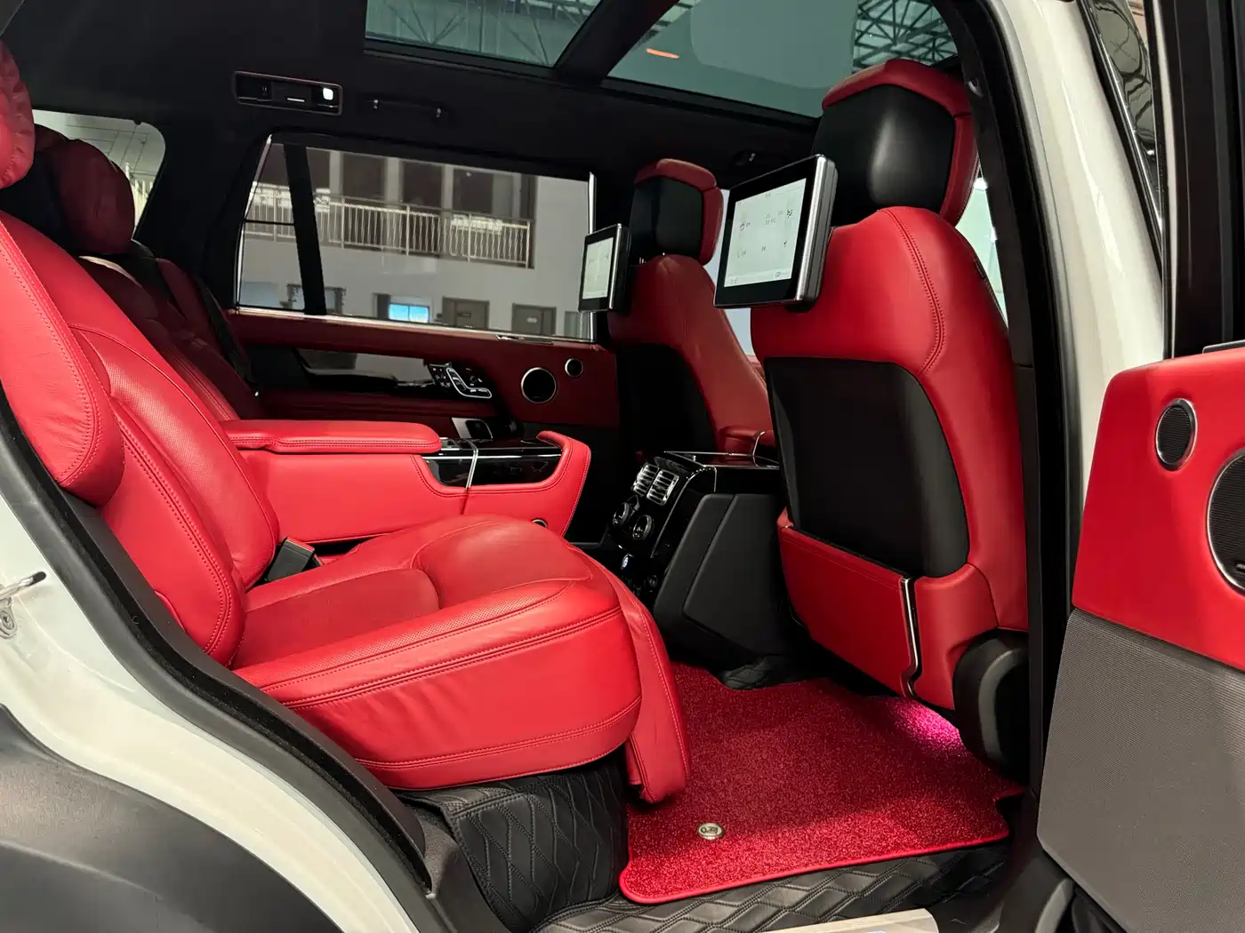 Land Rover Range Rover 2022 3.0 L6 400PS Prestige Genesis Extended Edition фото 30