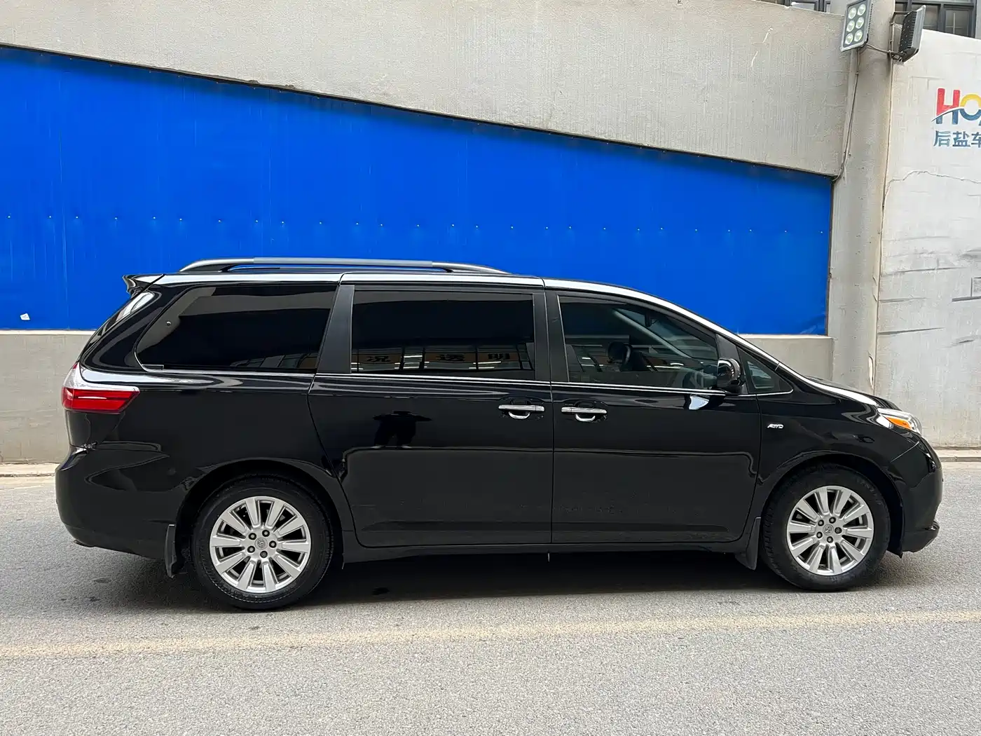 Toyota Sienna 2015 3.5L 4WD L фото 6