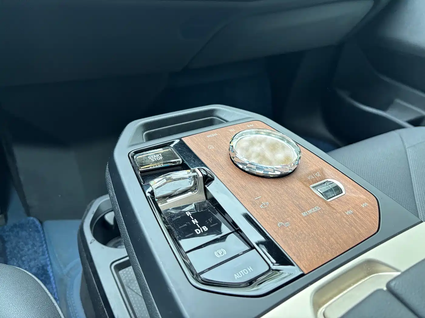 BMW iX 2022 xDrive40 фото 14