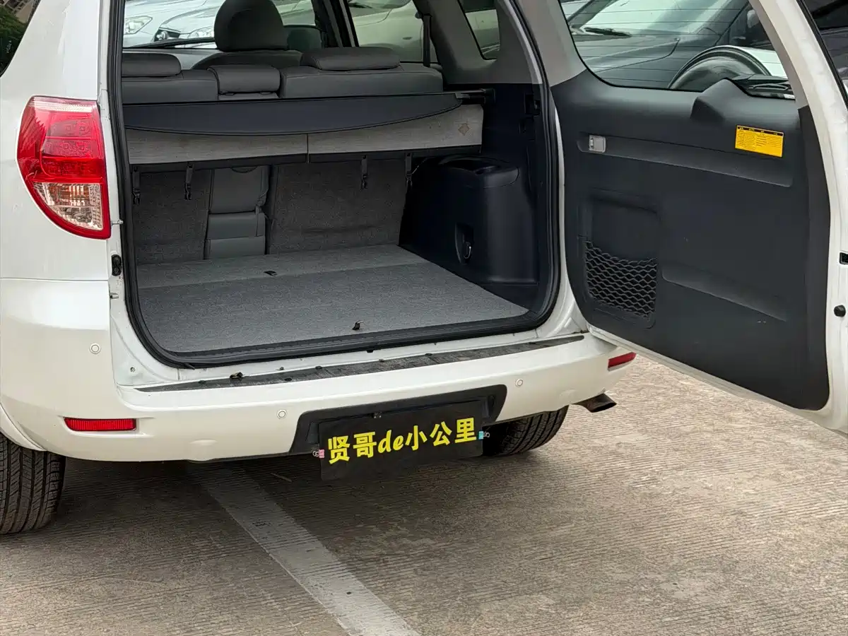 Toyota RAV4 (Import) 2008 2006 2.4 Luxury