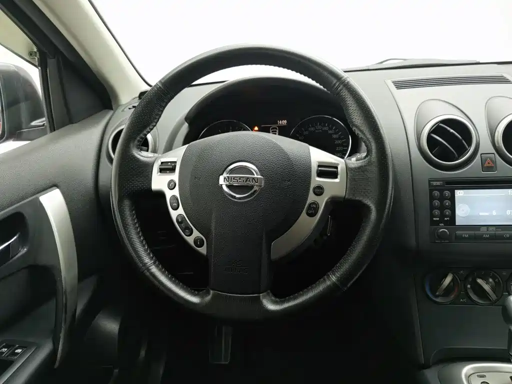 Nissan Qashqai 2013 2012 2.0XL Fire CVT 2WD