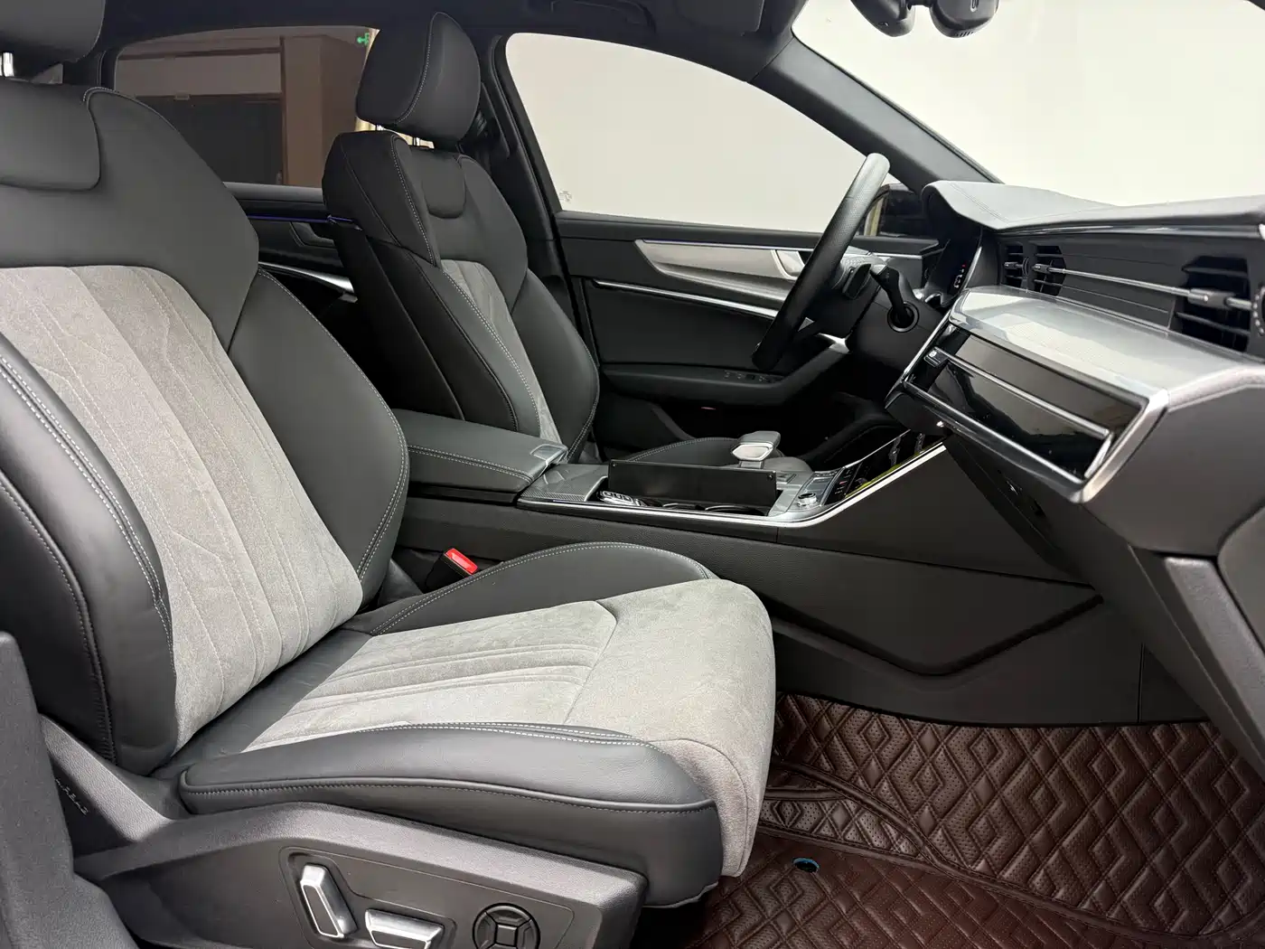 Audi A6L 2024 40 TFSI Luxury Dynamic фото 17