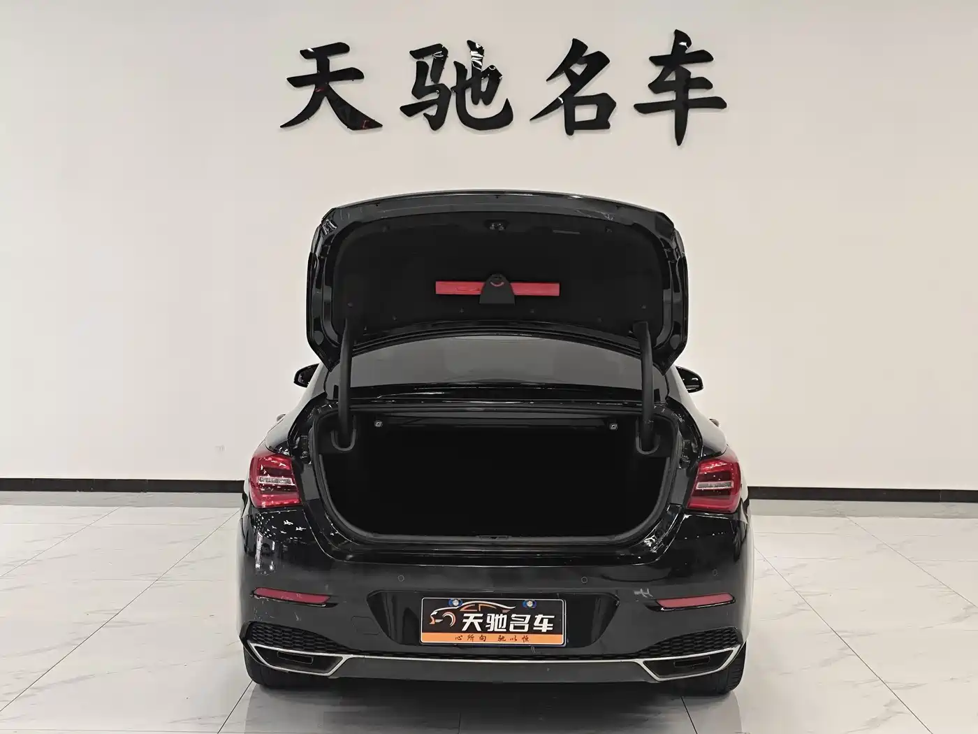صورة 15 - Hongqi H5