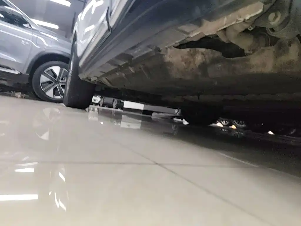 Фото 22 - Geely Atlas