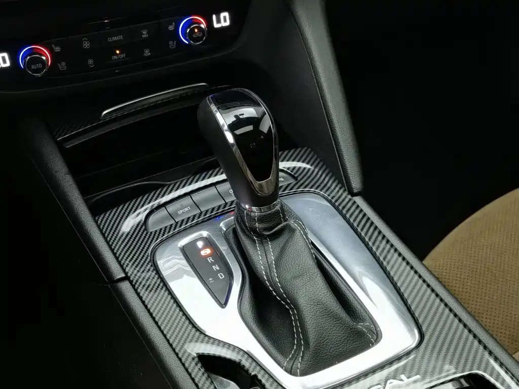 Photo 13 - Buick Regal