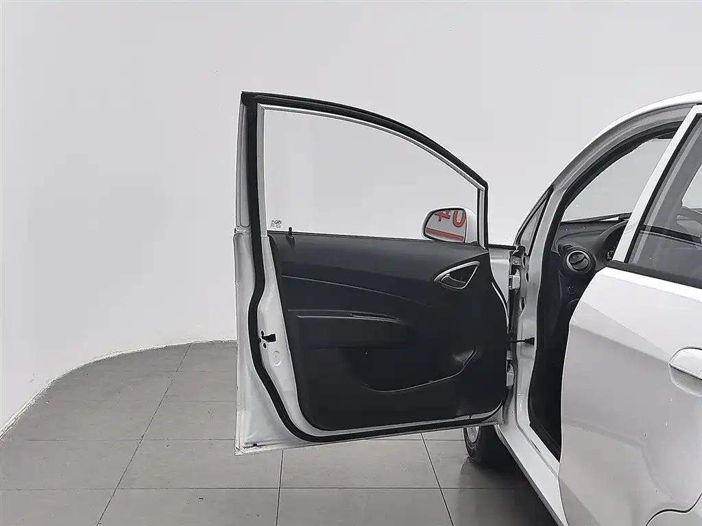 Chevrolet Sail 2013 Sedan 1.4L Manual Premium Happiness Edition фото 8