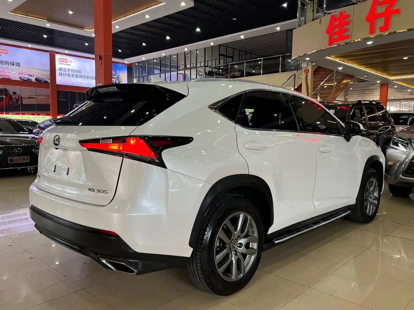 Lexus NX 2017 300 AWD Sharp Style Edition фото 5