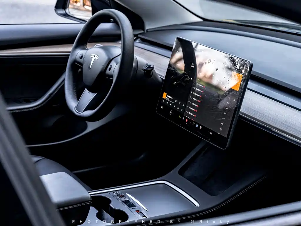 Фото 6 - Tesla Model 3