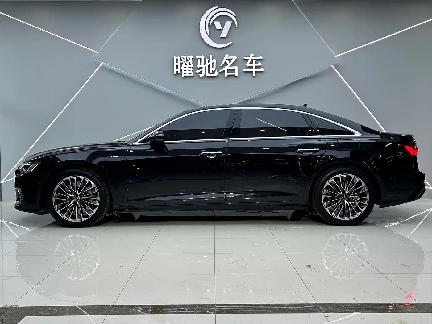 Audi A6L New Energy 2022 55 TFSI e quattro фото 3