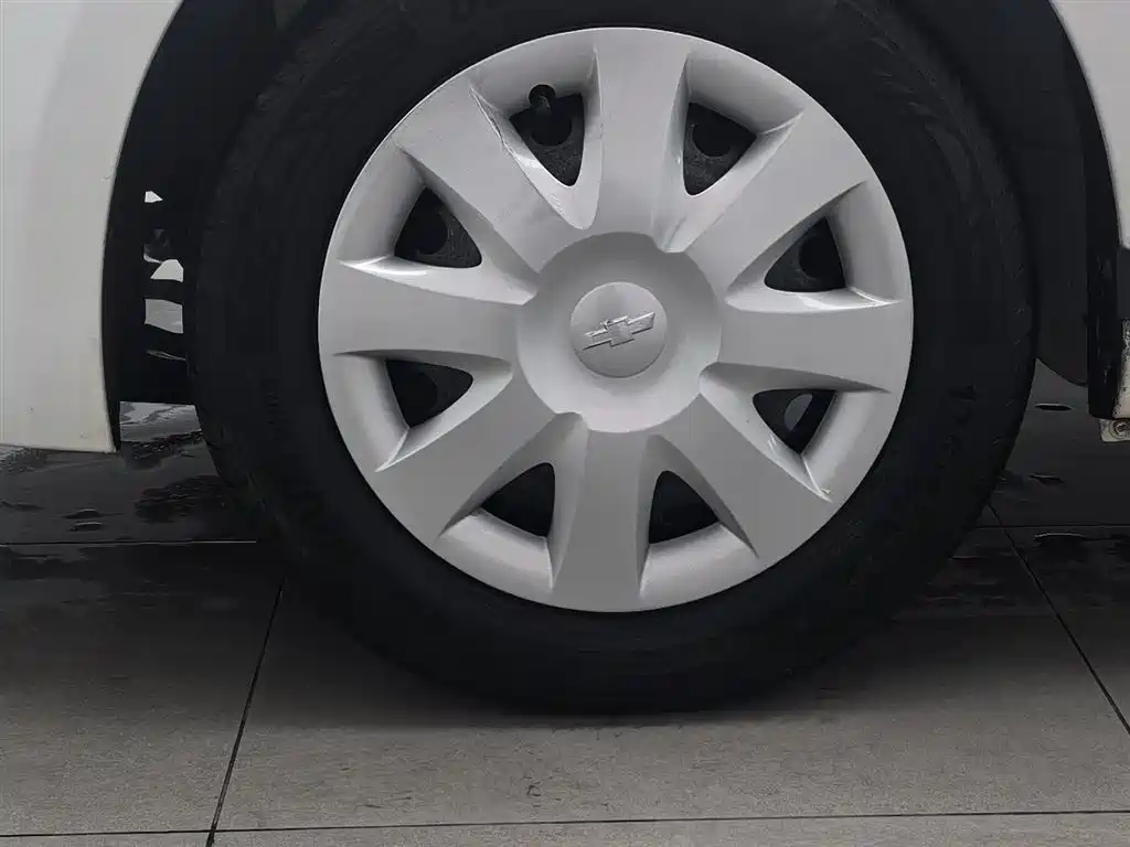 Chevrolet Sail 2013 Sedan 1.4L Manual Premium Happiness Edition фото 17