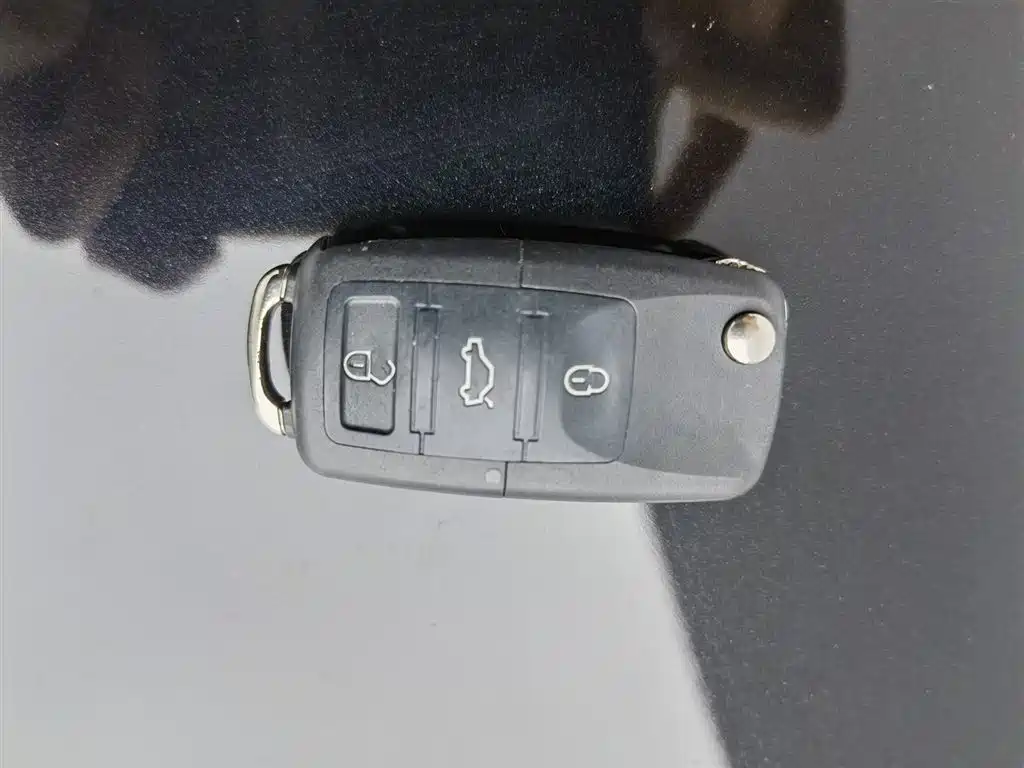 Volkswagen Lavida 2011 1.6L Automatic Leisure Edition фото 19