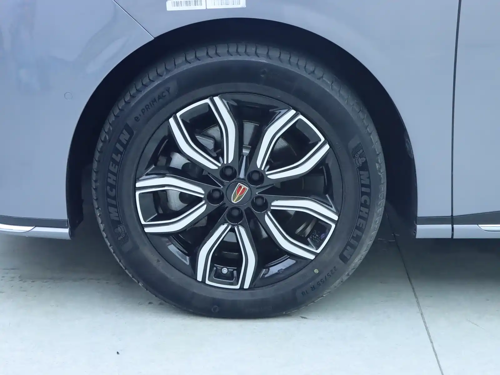 Photo 4 - Hongqi HQ9