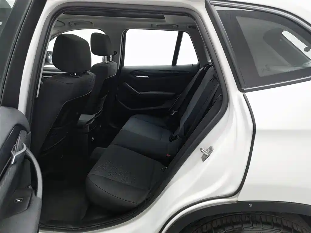 BMW X1 2015 Model sDrive18i Fashion Advanced Edition фото 15