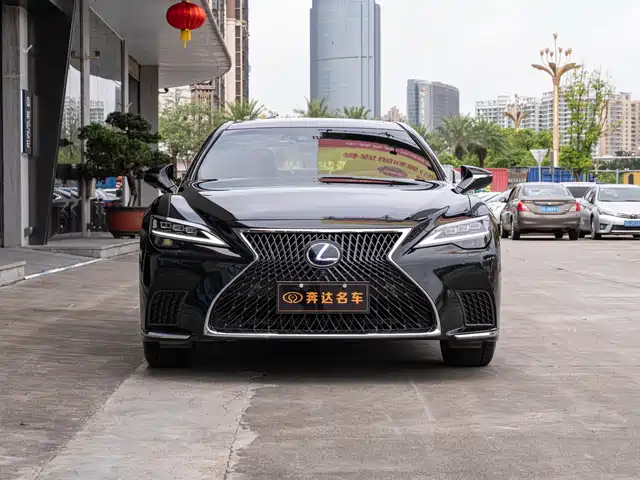 Lexus LS 2021 500h Executive Edition — фото 2