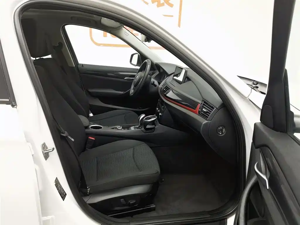 BMW X1 2015 Model sDrive18i Fashion Advanced Edition фото 23