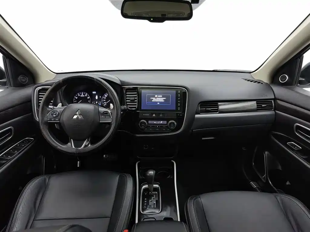 Mitsubishi Outlander 2019 2.4L 4WD Deluxe Edition 5-seater China V фото 5