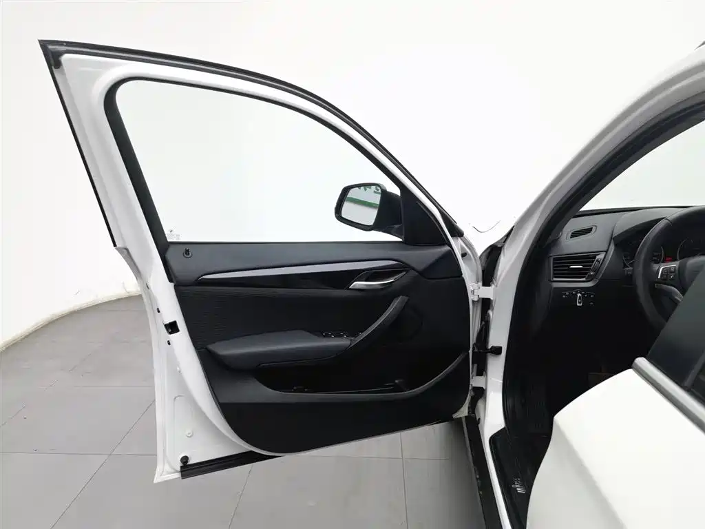 BMW X1 2015 Model sDrive18i Fashion Advanced Edition фото 8