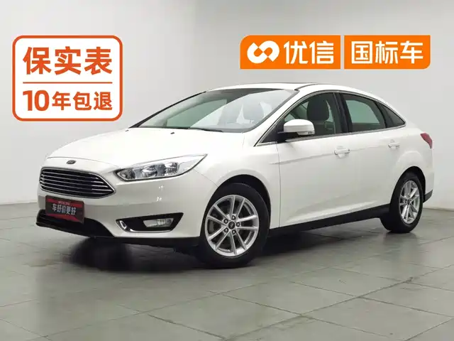 Ford Focus 2015 Sedan 1.6L Manual Trend — фото 1