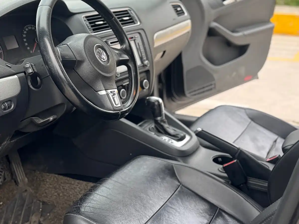 Volkswagen Sagitar 2014 Facelift 1.6L Automatic Comfort фото 8