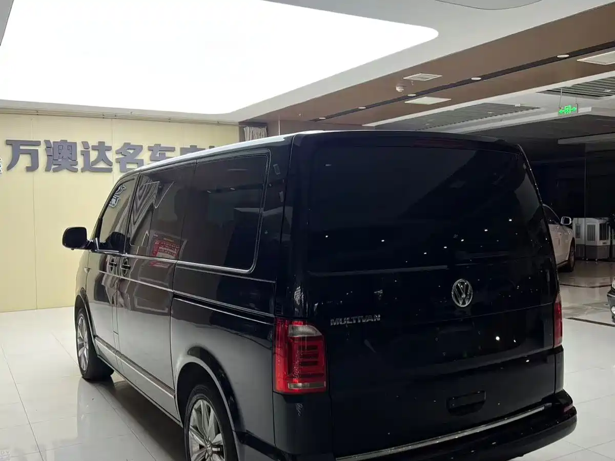 Фото 9 - Volkswagen Multivan