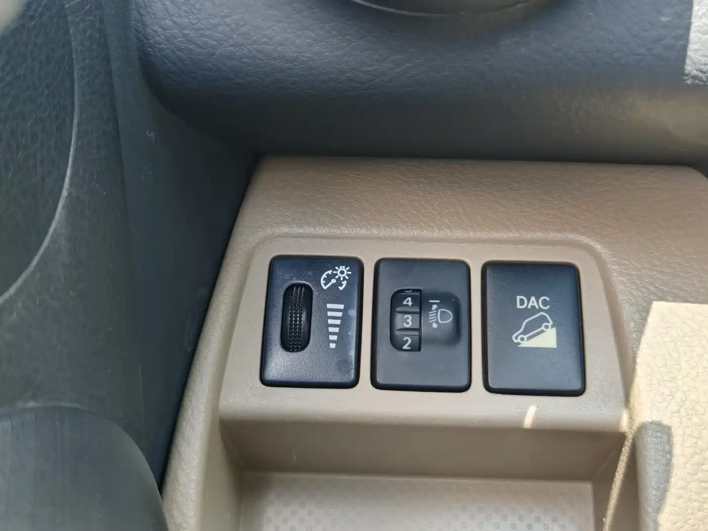 Photo 12 - Toyota RAV4 Rongfang