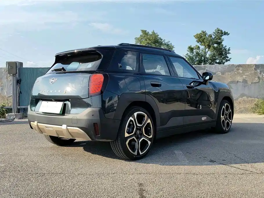 2026 MINI Electric MINI ACEMAN