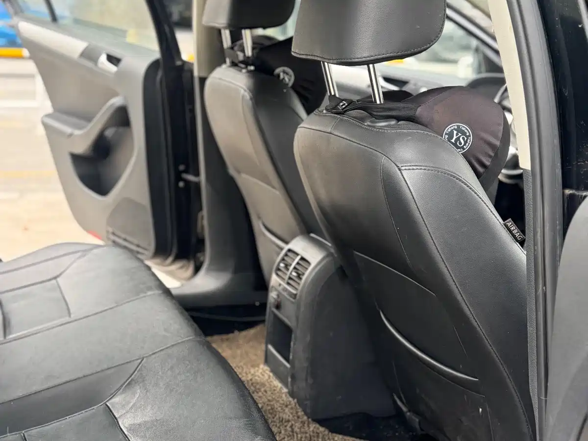 Volkswagen Sagitar 2014 Facelift 1.6L Automatic Comfort фото 9