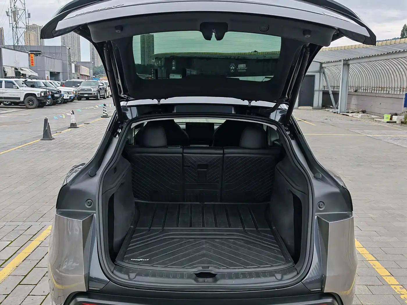 Photo 11 - Tesla Model Y