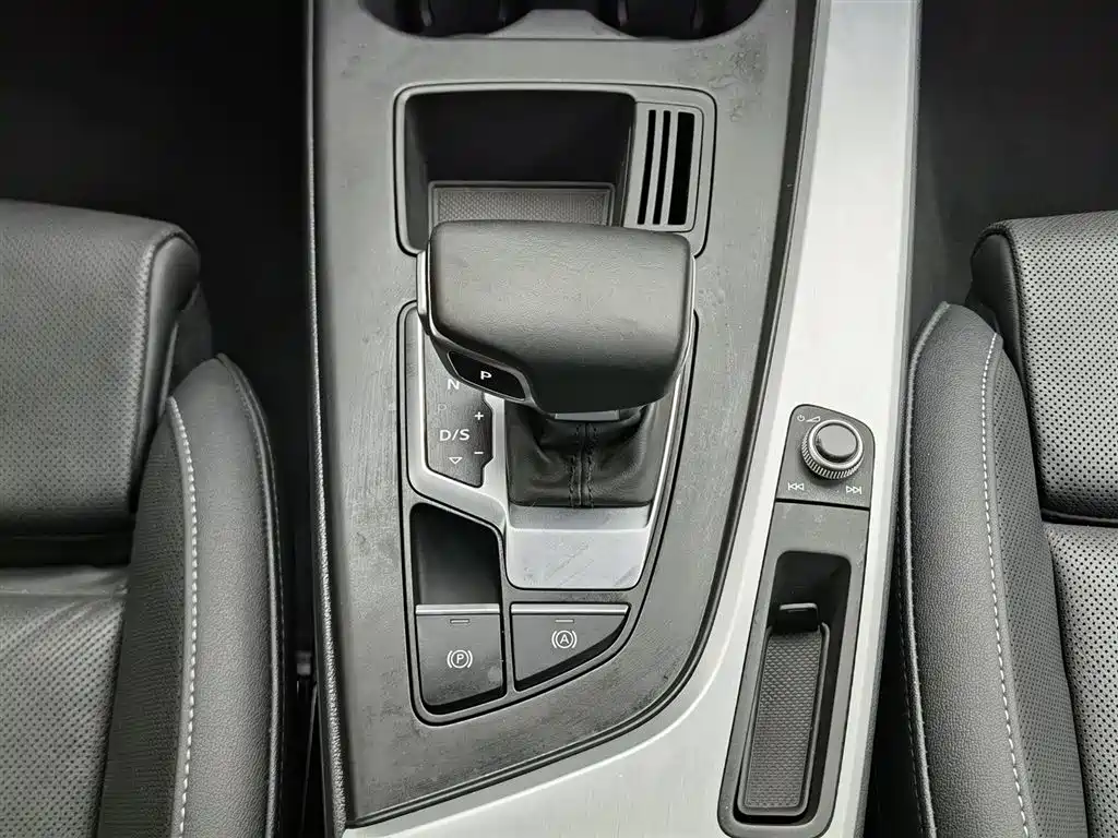 Audi A4L 2020 40 TFSI Luxury Dynamic фото 13