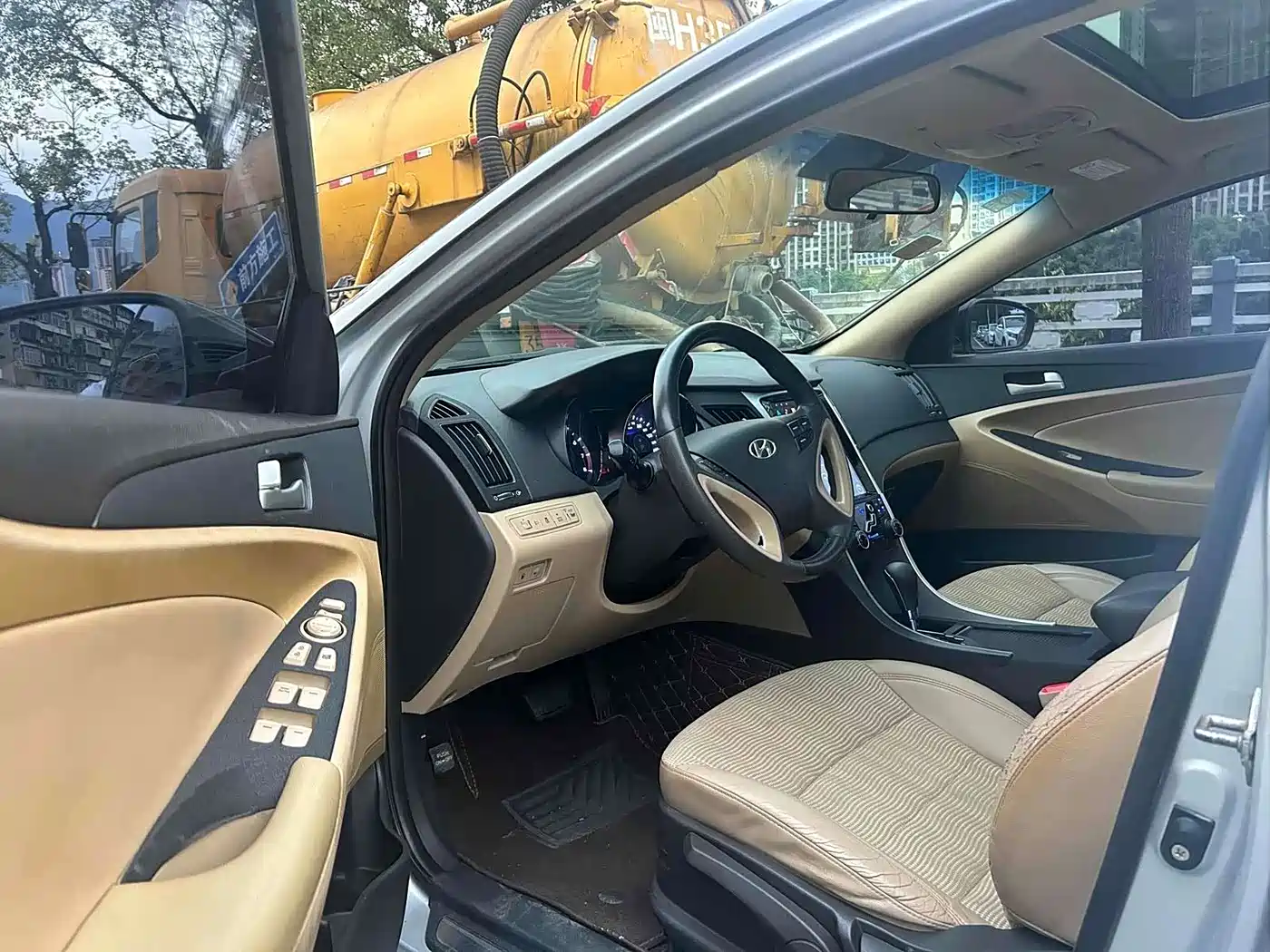 Hyundai Sonata 2011 2.0L Auto Premium Edition фото 7