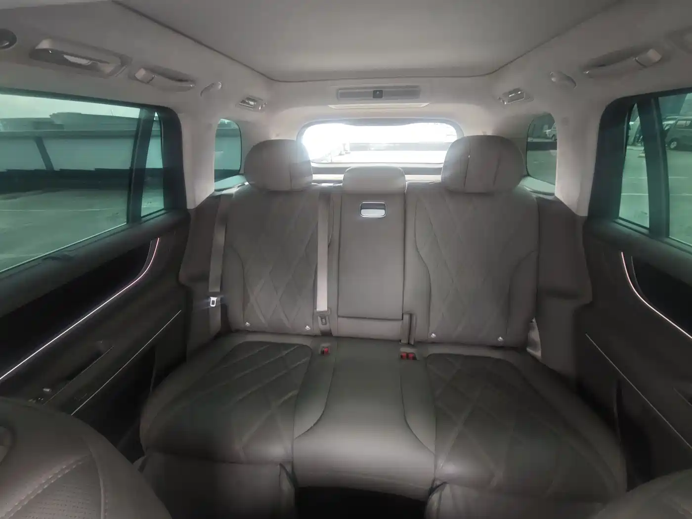 AITO Wenjie AITO M9 2025 Extended Range Ultra 52kWh 5-Seater фото 15
