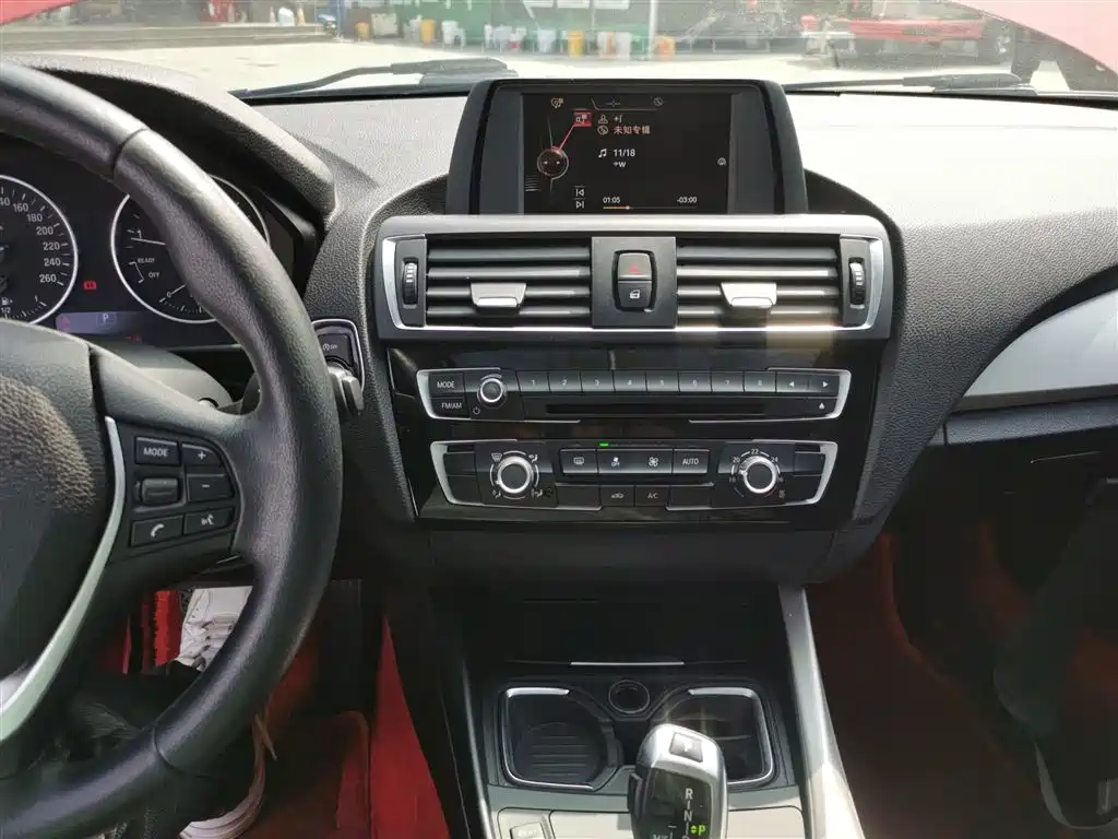 BMW 1 Series (Import) 2015 118i Leading фото 9