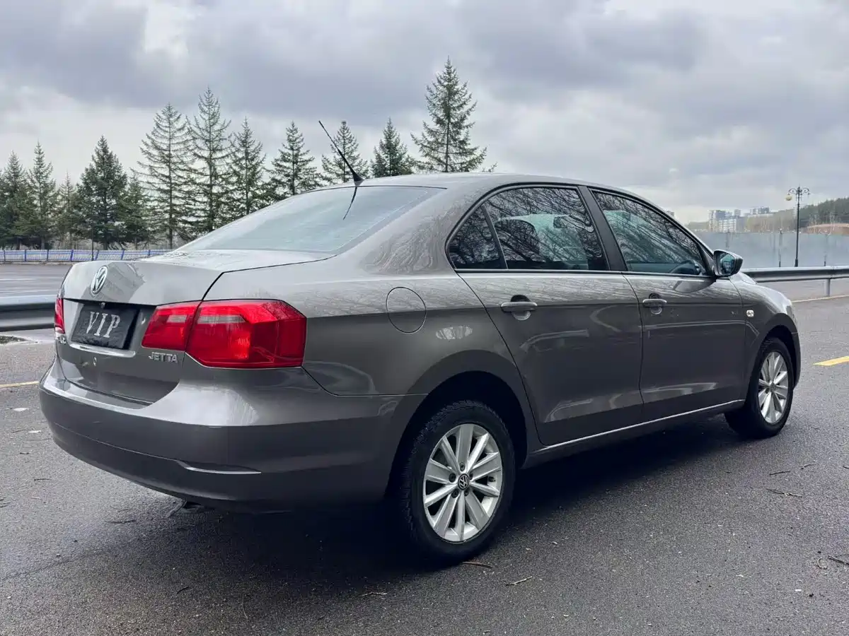 Volkswagen Jetta 2013 1.6L Manual Fashion фото 9