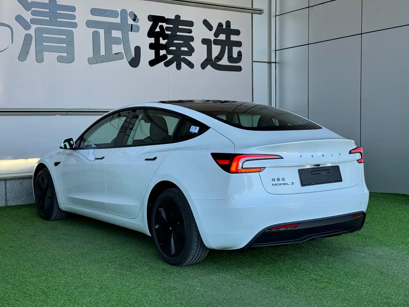 Tesla Model 3 2026 2025 Model Year Facelift Rear-Wheel Drive