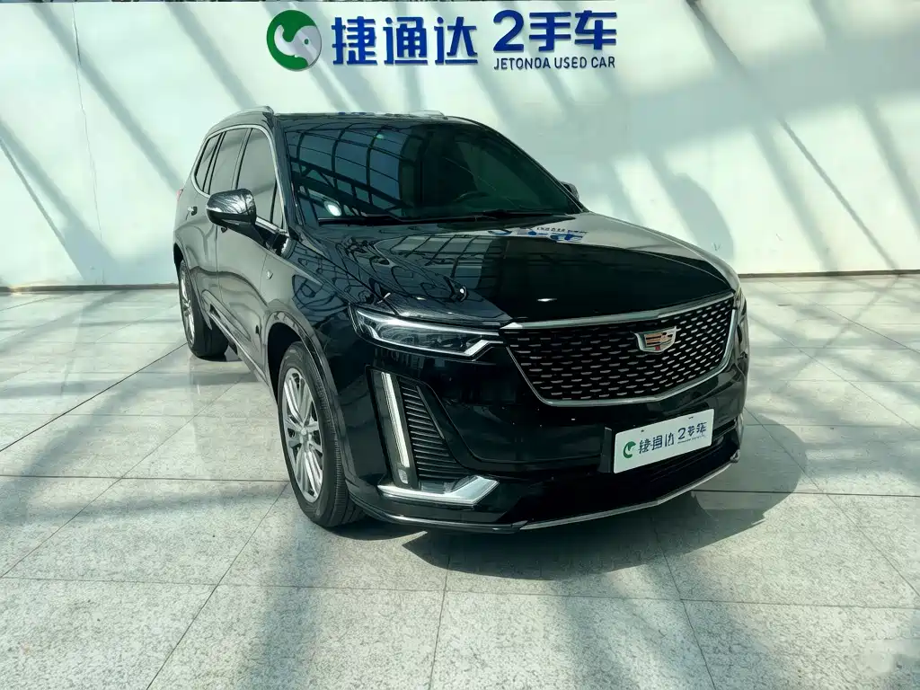 CADILLAC XT6