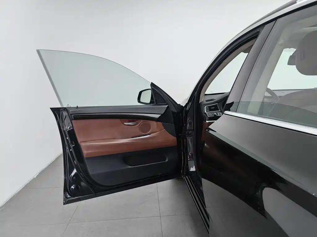 Photo 8 - BMW 5 Series GT