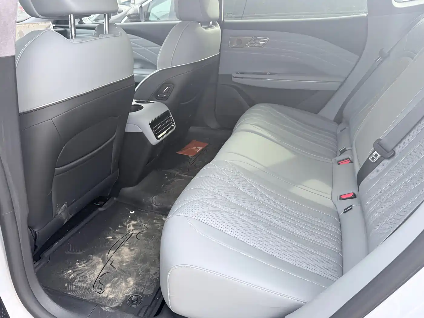 Geely Galaxy Galaxy E8 2024 665km RWD Starship Voyager Edition фото 5