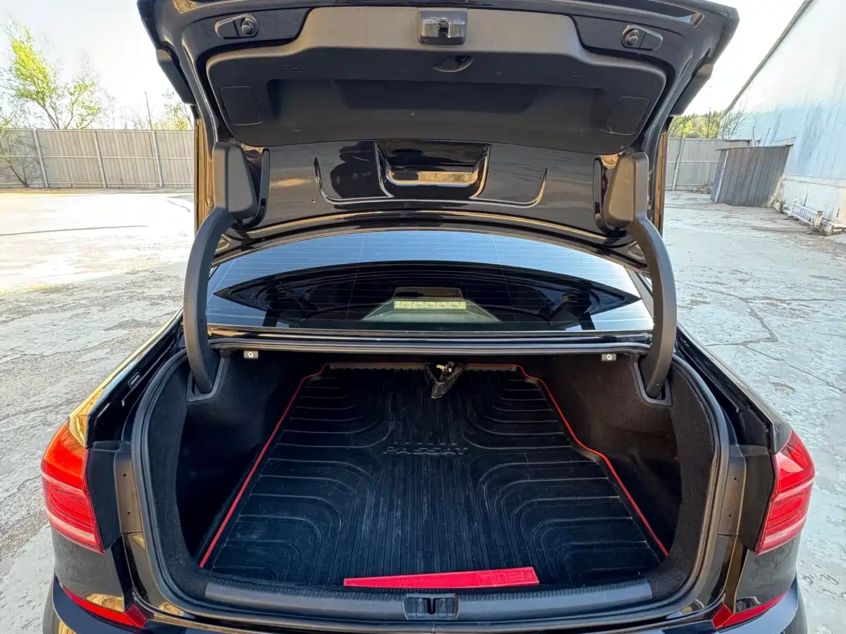 Volkswagen Passat 2017 330TSI DSG Prestige фото 6