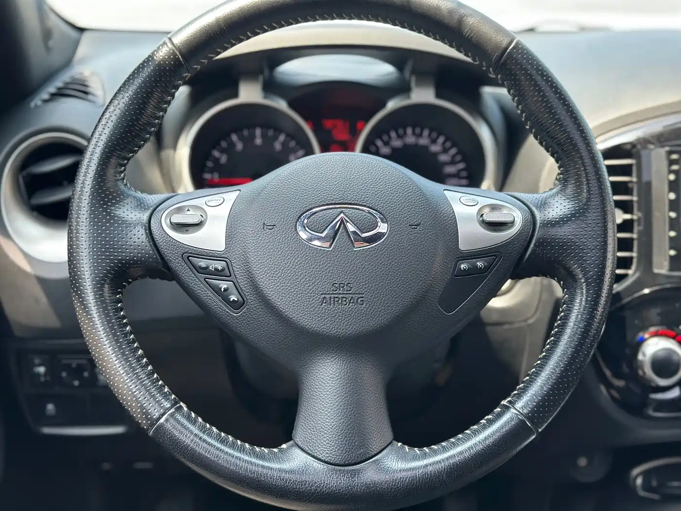 Infiniti ESQ 2019 2014 1.6L Free Edition