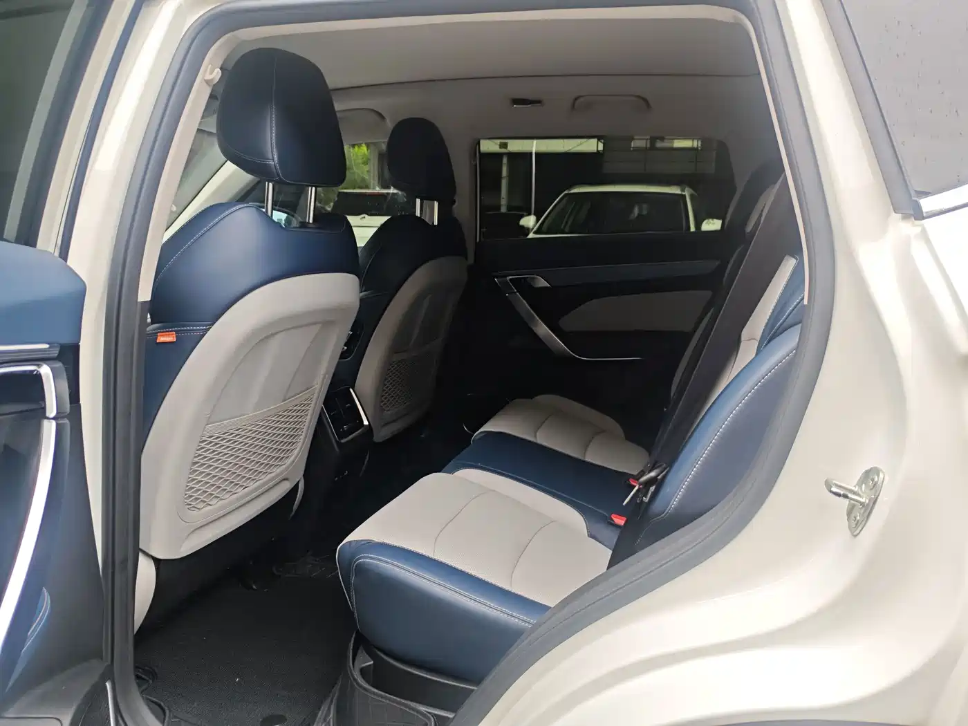 Фото 4 - Geely Boyue