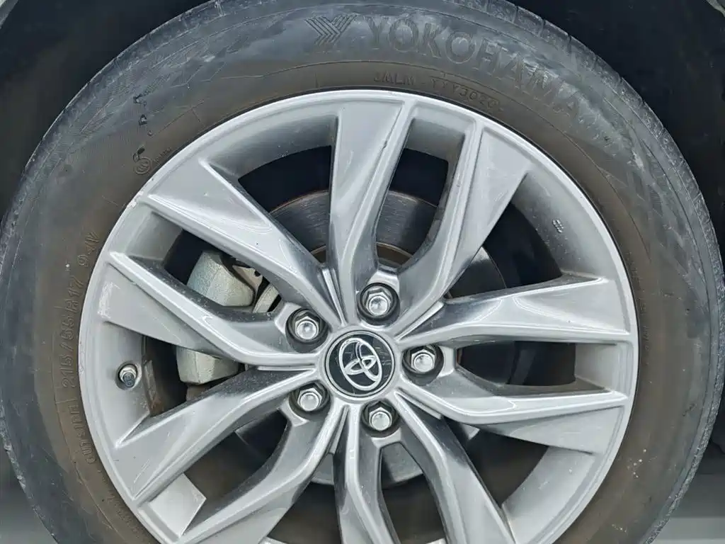 صورة 16 - Toyota Avalon